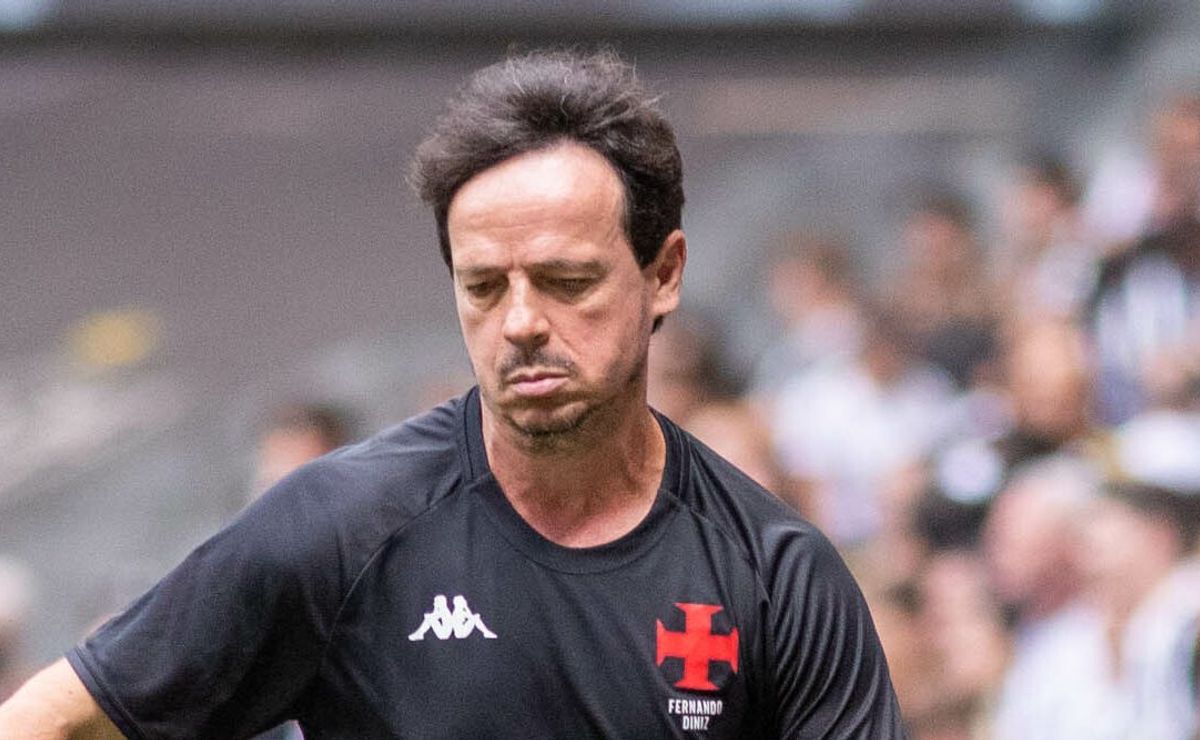 Fernando Diniz chama atenção e protagoniza clássico e classificação do Vasco contra o Fluminense