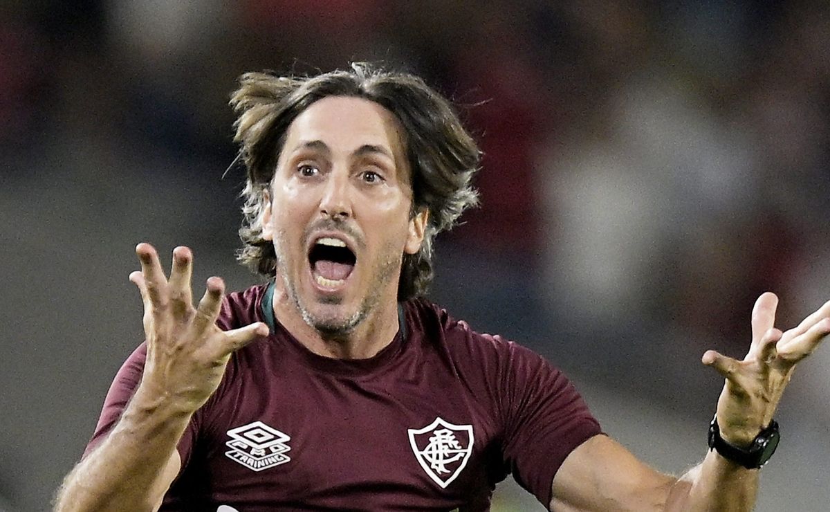 Zubeldía faz exigência logo após eliminação do Fluminense e quer elenco do seu jeito em 2026