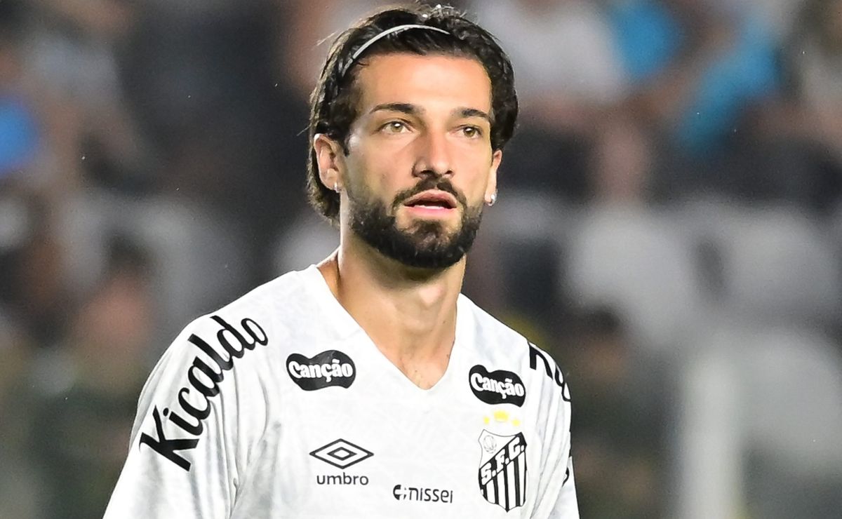 Santos toma decisão final sobre futuro de Lautaro e Victor Hugo e quer manter jogadores para 2026