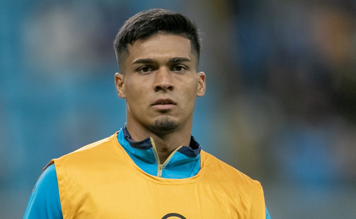 Só foi Luís Castro chegar e atacante está volta ao Grêmio: Matias Arezo é esperado em POA