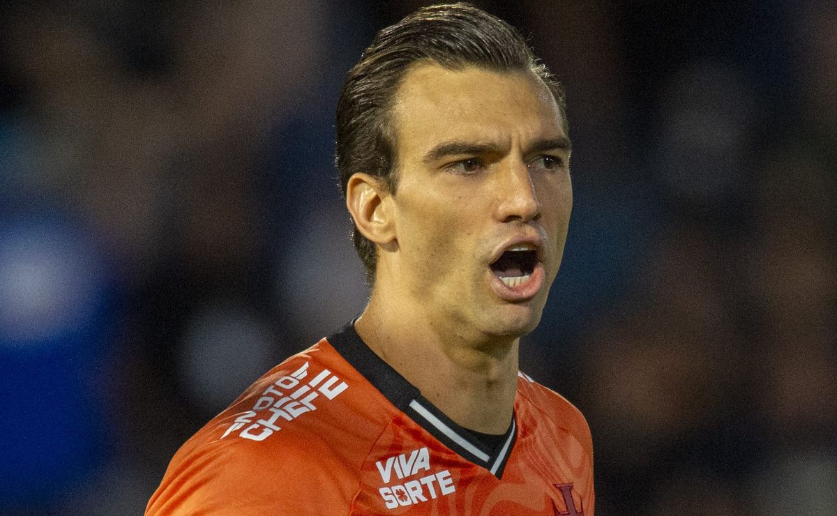 Léo Jardim desabafa sobre pressão da torcida e após ser herói na classificação do Vasco