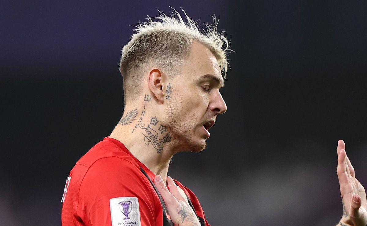 Roger Guedes revela detalhes de proposta do Grêmio e explica por que segue no Al-Rayyan