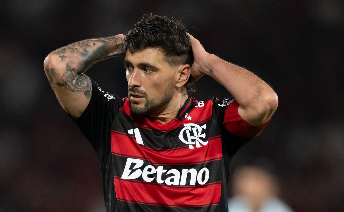Chance de Arrascaeta deixar o Flamengo para jogar na Arábia é nula, segundo Venê Casagrande