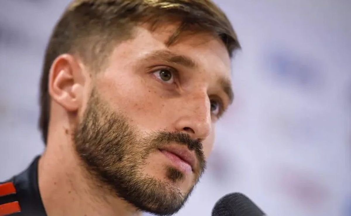 Flamengo muda de ideia sobre saídas de Viña, Allan e Michael ao topar propostas de empréstimos