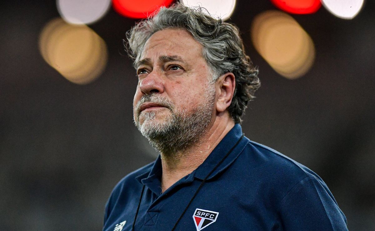 Oposição esquece afastamento, muda a rota e prepara destituição de Casares da presidência do São Paulo