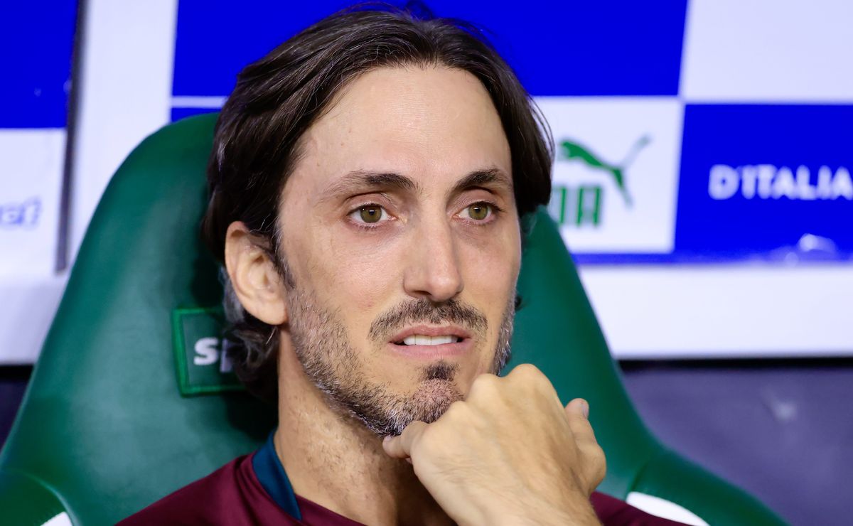 3 saídas do Fluminense: Zubeldía terá reunião com a diretoria e faxina no elenco irá começar