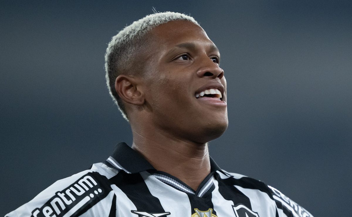 Botafogo pode perder Danilo para time da Premier League e Fulham e Brighton fazem sondagem por volante