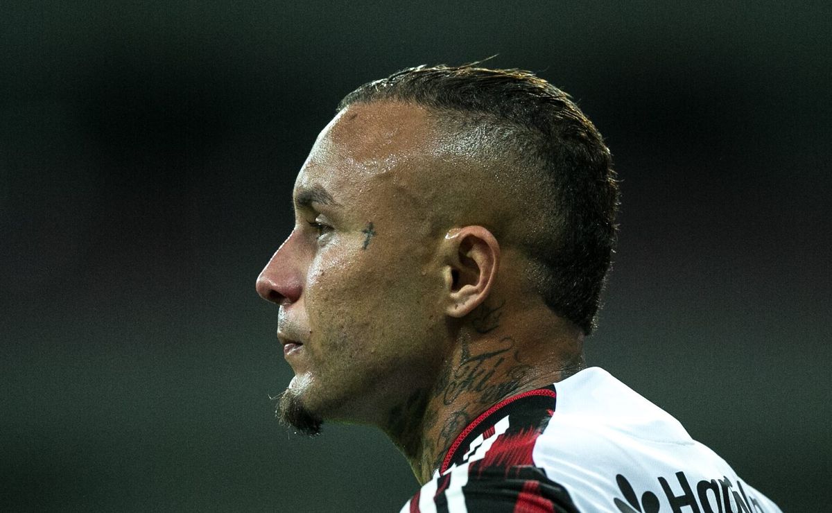 Everton Cebolinha quer continuar no Flamengo e recusa salário alto para jogar no Santos