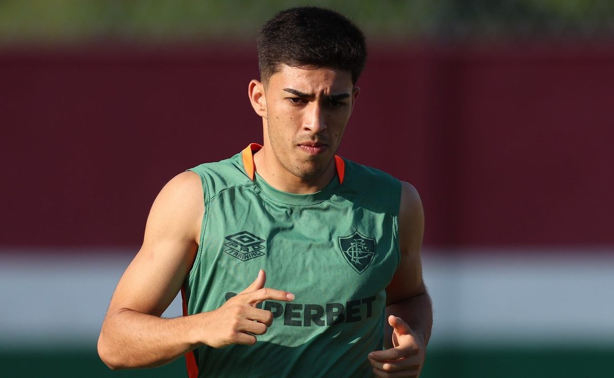 Pai de Lezcano descarta retorno ao Paraguai e detalha situação do meio-campista no Fluminense
