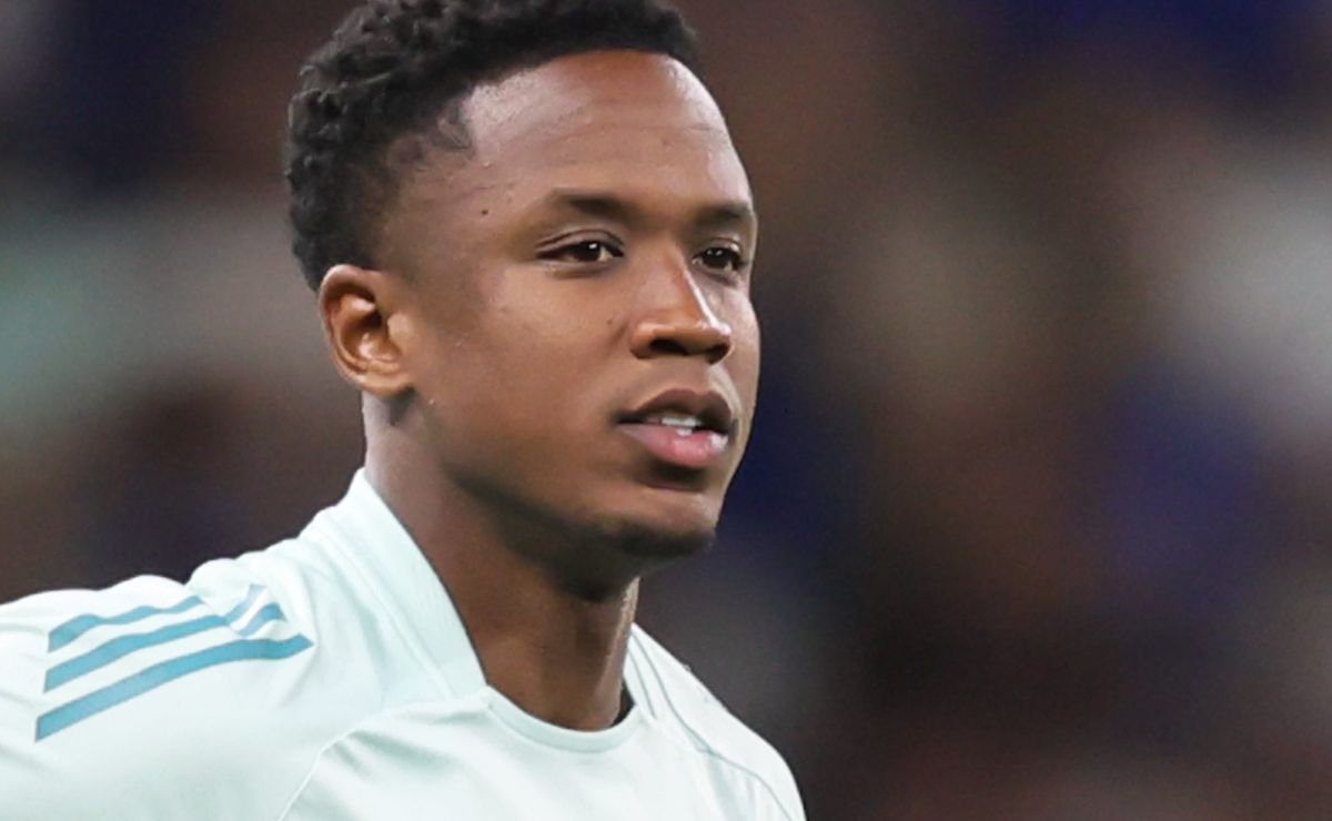 Lesão de Sinisterra tem veredito médico e Cruzeiro liga alerta nos bastidores com o colombiano