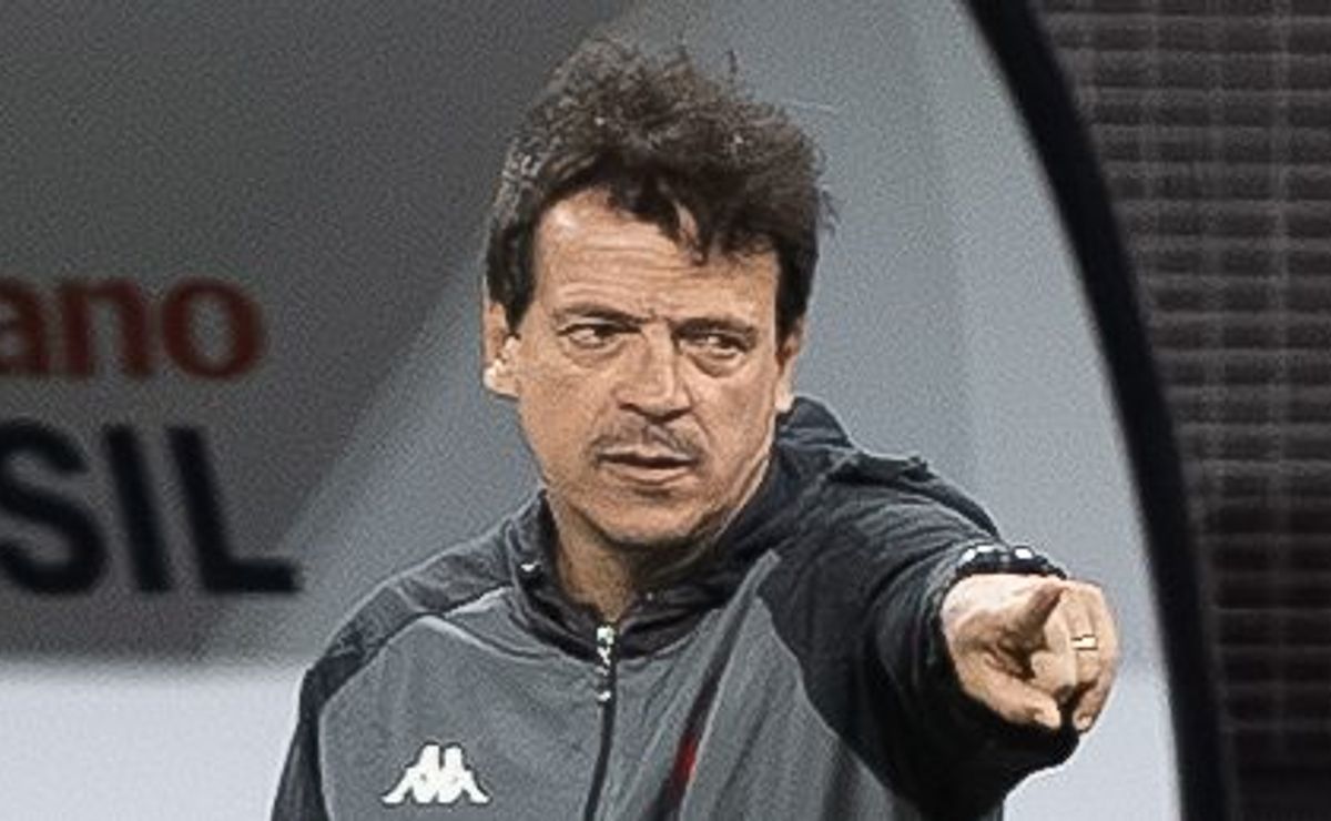 Diniz aponta culpado por erros do Vasco e cita o gramado da Neo Química: “Parecido ao que acontece no sintético”