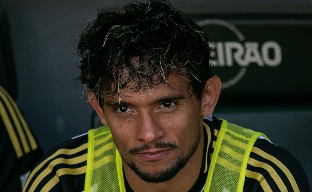 Atlético-MG impõe condição pesada de R$ 30 milhões para liberar Scarpa ao Fluminense