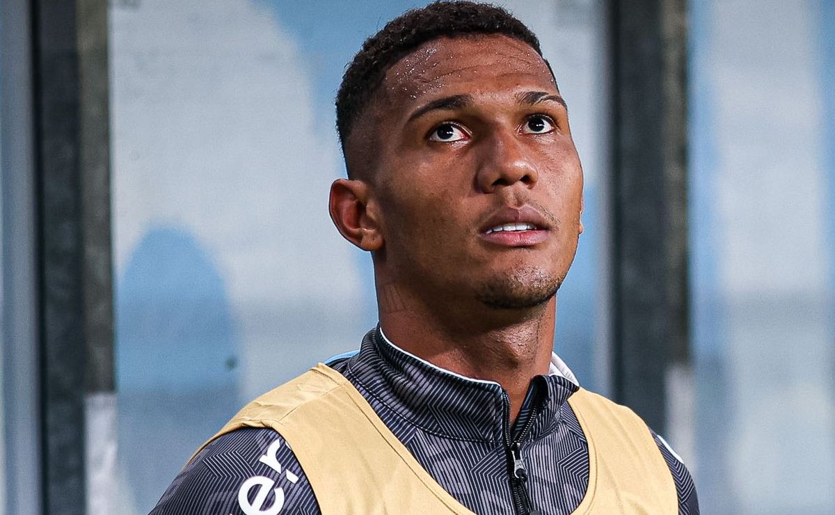 Adriel mexe no passado e choca ao detalhar real motivo que barrou sua trajetória no Grêmio