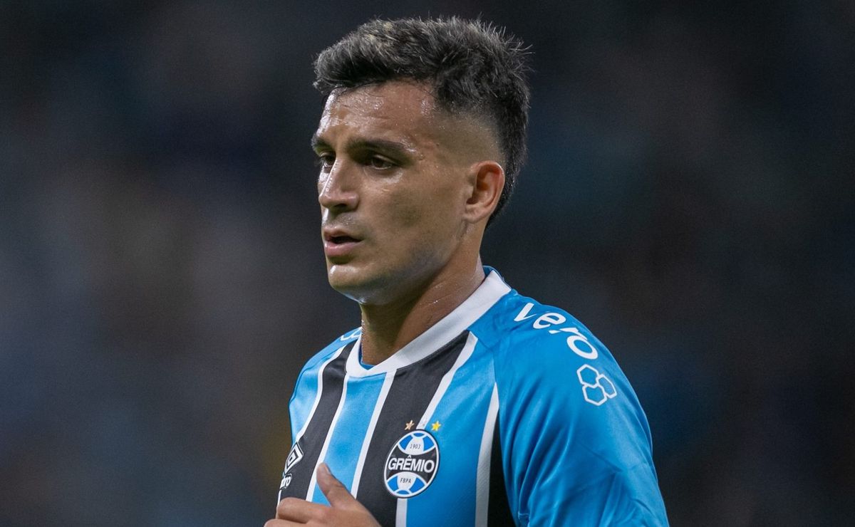 Sem propostas, Cristaldo permanece no Grêmio e será avaliado por Luís Castro ￼