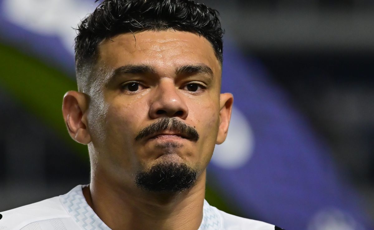 Botafogo toma decisão final sobre Tiquinho Soares, do Santos, e define que não irá contratar atacante