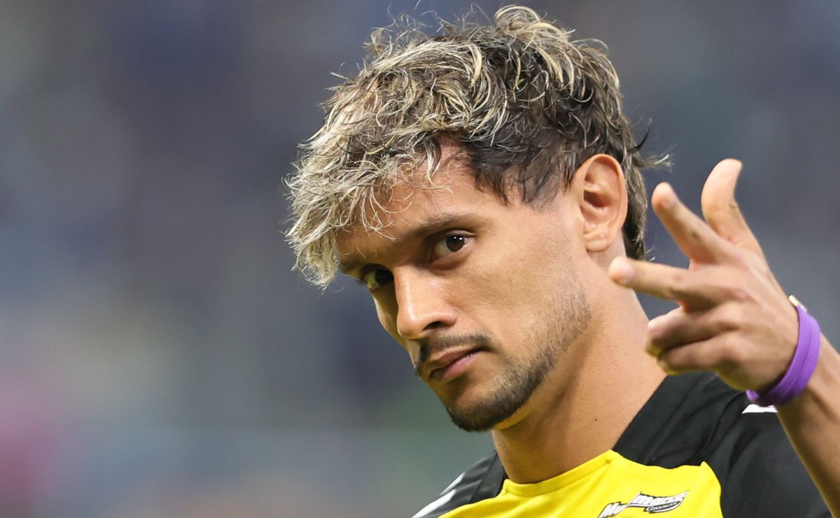 Gustavo Scarpa é oferecido e fica na mesa do São Paulo para ser contratado; valores deixam negócio inviável