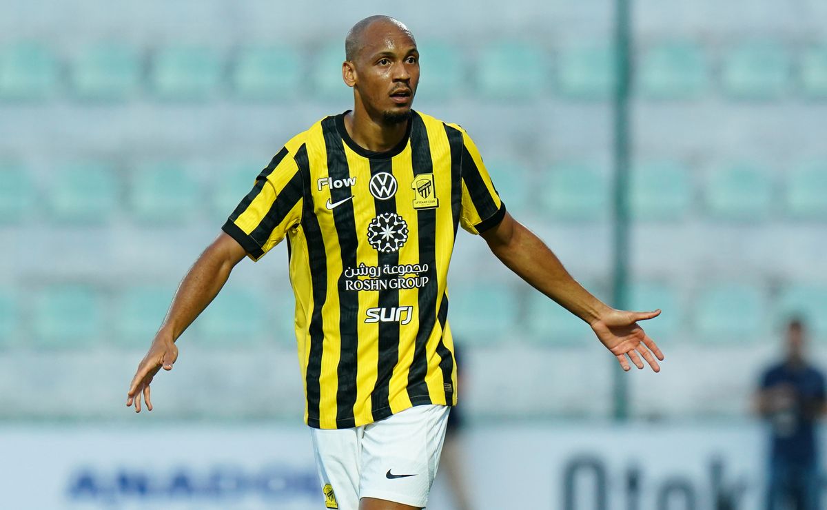 Vasco se movimenta no mercado e avalia contratação de Fabinho, ex-Liverpool, para 2026