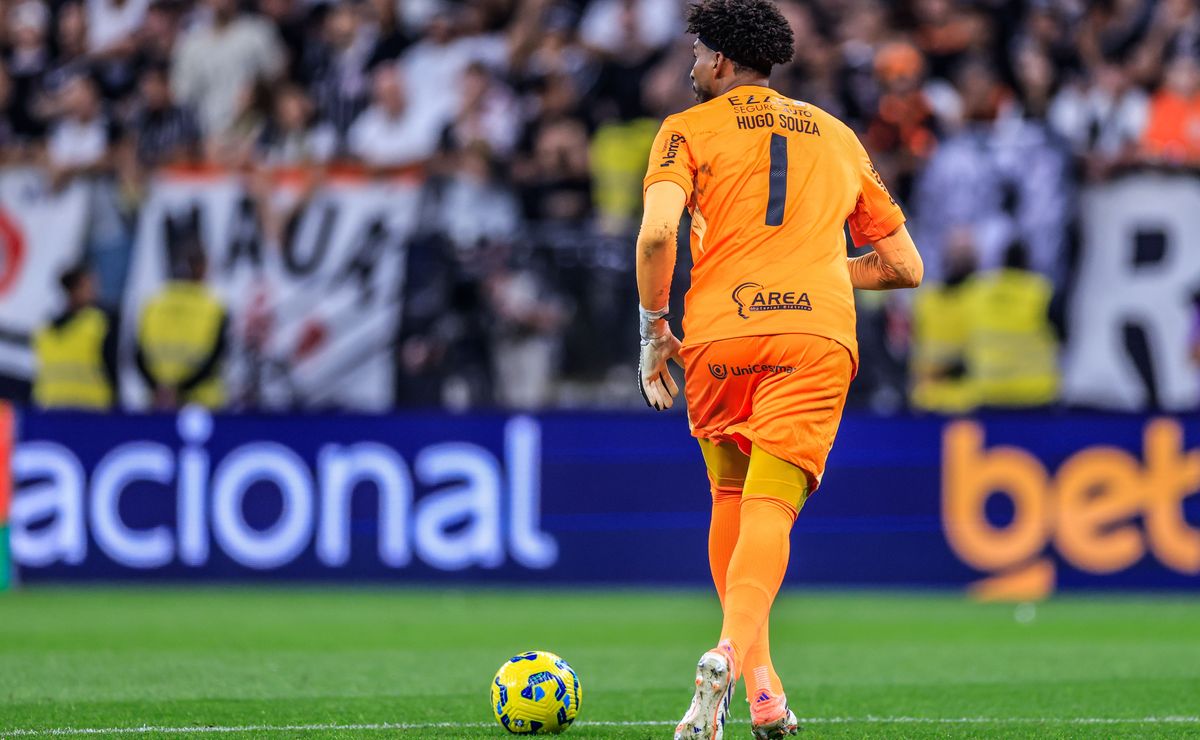 Hugo Souza é o quarto maior pegador de pênaltis da história do Corinthians