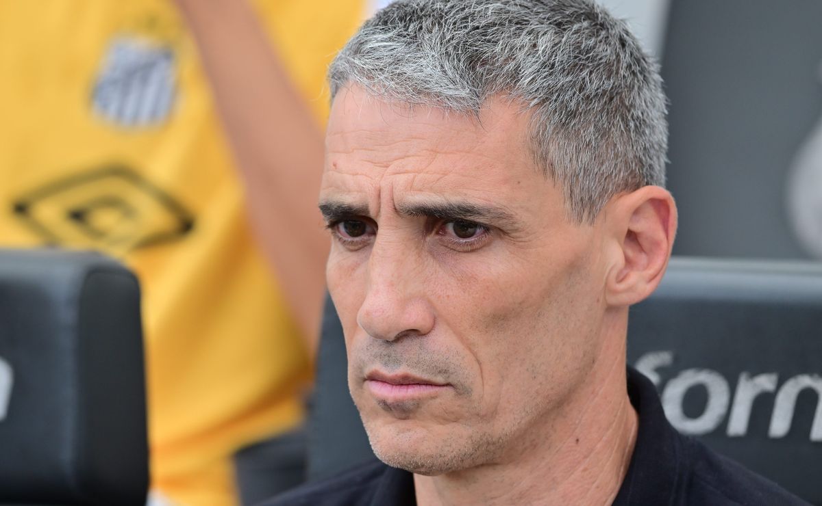 João Basso tem futuro incerto no Santos após poucas chances com Vojvoda, mas Neymar defende sua permanência