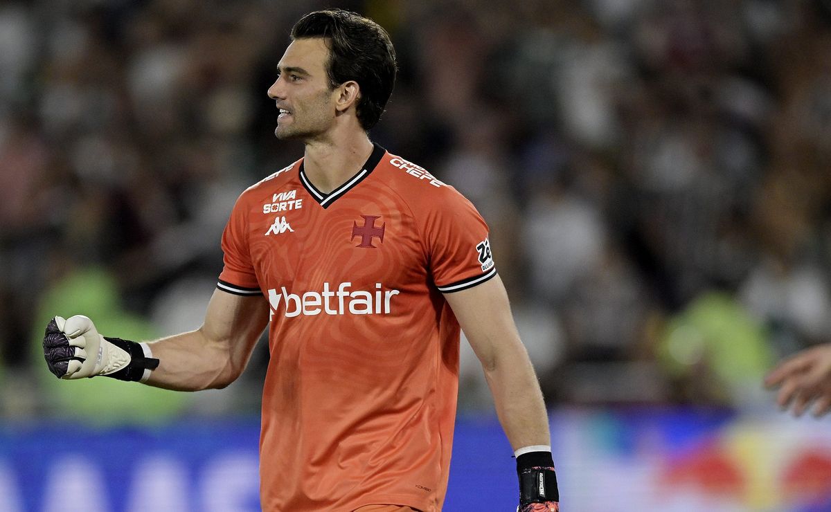 Léo Jardim atinge nove pênaltis defendidos em 38 cobranças desde chegada ao Vasco