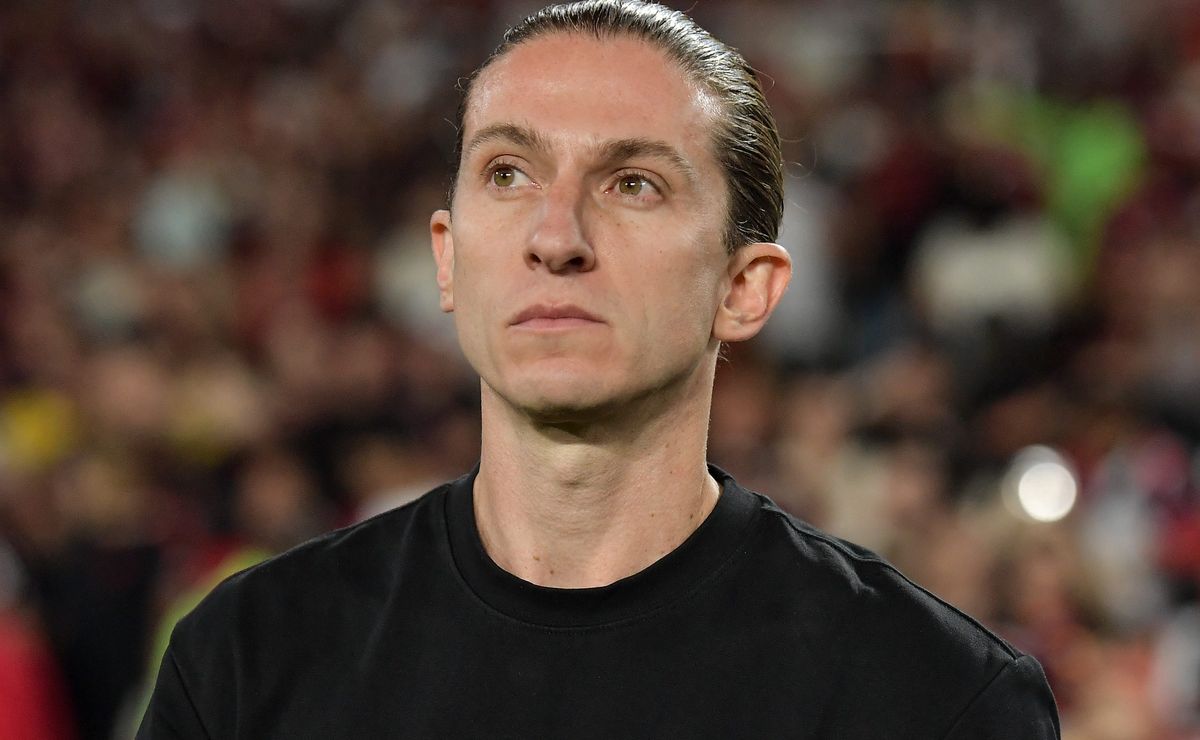 Fora dos planos de Filipe Luís e criticado pela torcida do Flamengo, Juninho é anunciado no Pumas