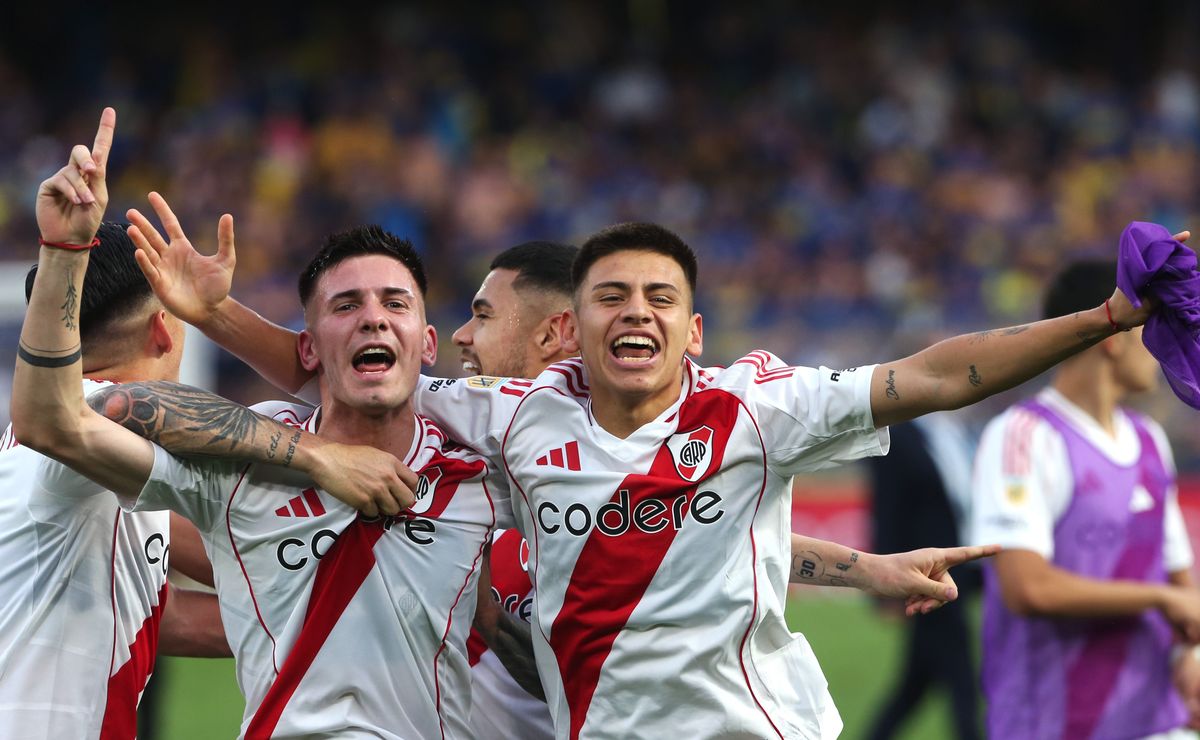 Craque argentino é especulado no Flamengo e contratação tem veredito após Manchester City manter Echeverri na Europa