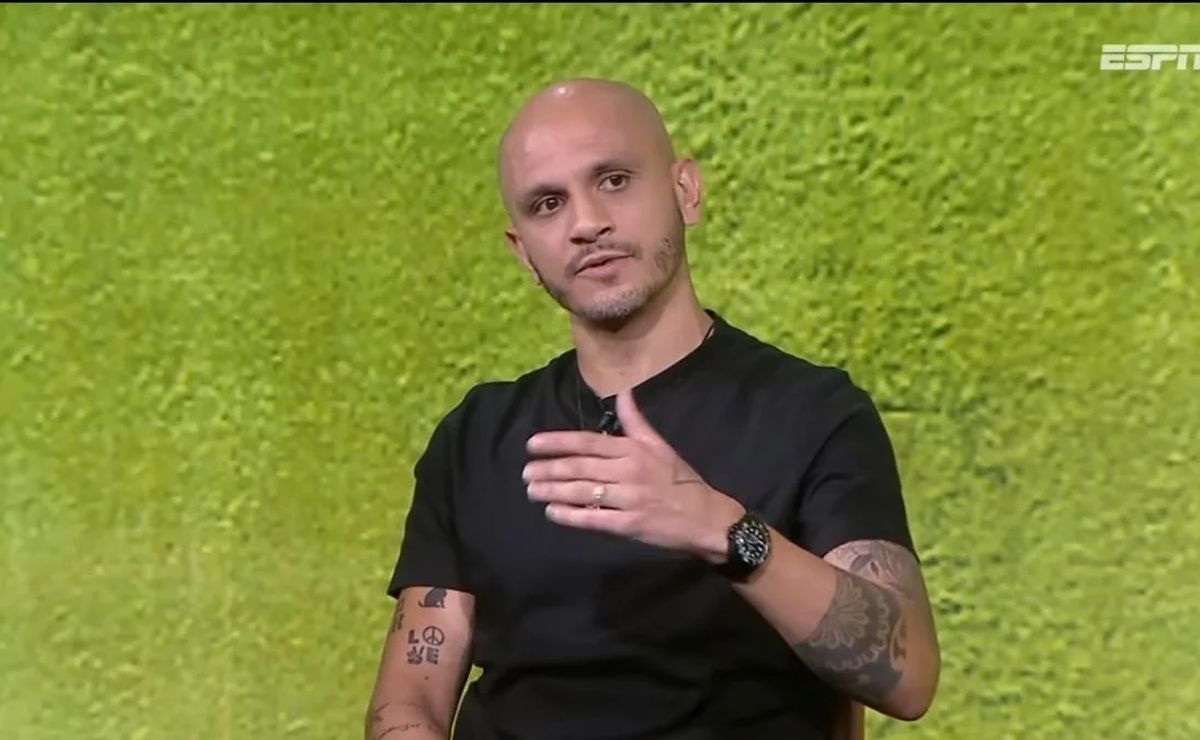 Fábio Santos puxa 2012 da memória, relembra rivalidade e esquenta final entre Vasco e Corinthians