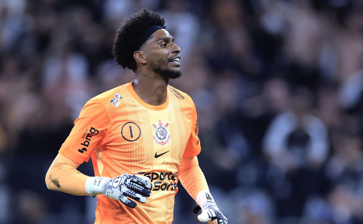 Hugo Souza nunca perdeu para o Vasco como profissional e busca título da Copa do Brasil