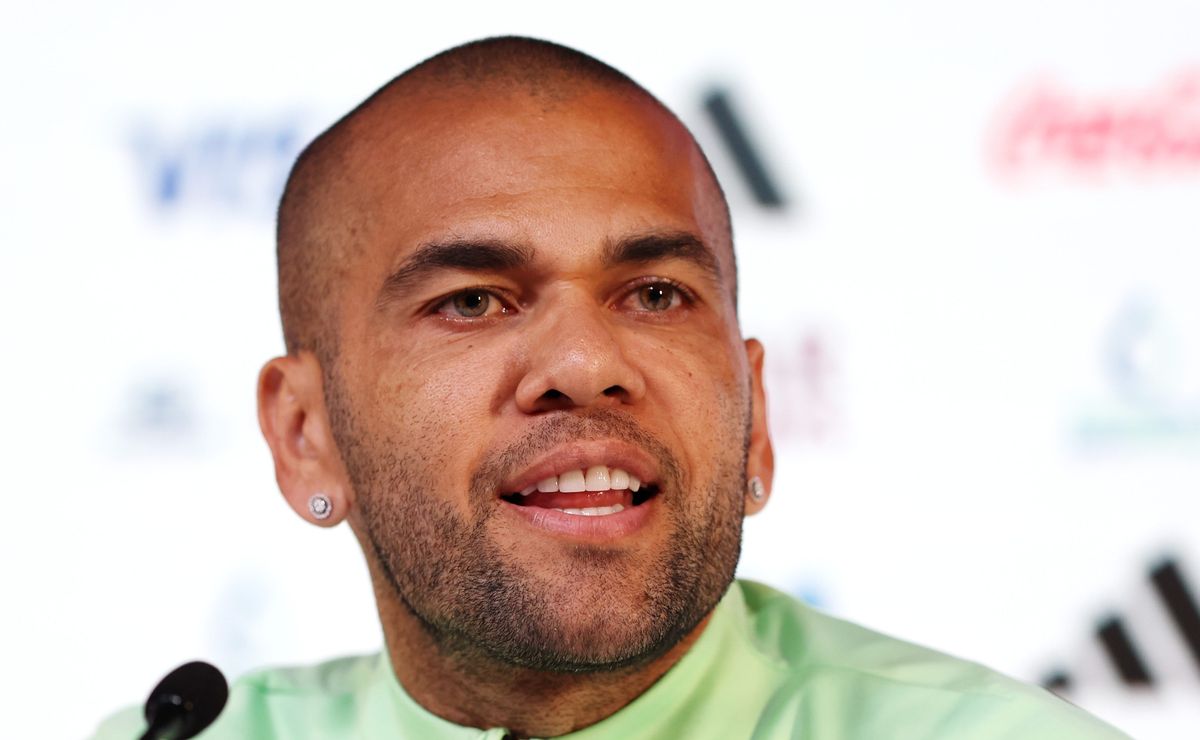 Daniel Alves compra clube da 3ª divisão de Portugal e estuda retorno aos gramados aos 42 anos