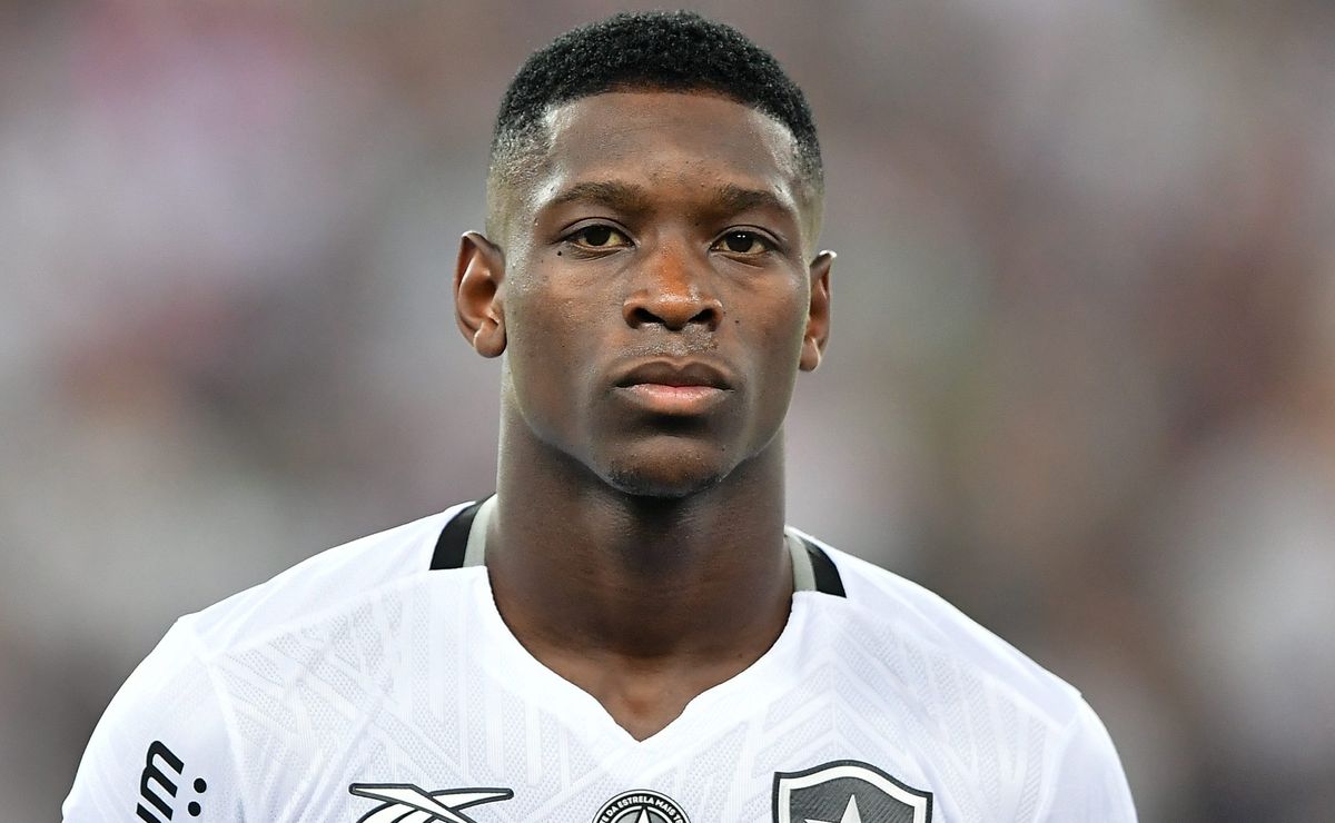 Luiz Henrique volta a falar de Artur Jorge e torce por retorno do técnico ao Botafogo: “Tem que voltar”