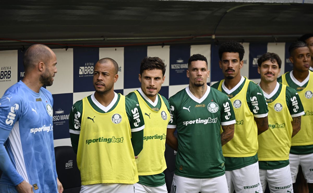 Após saída de Aníbal Moreno, Palmeiras ‘bate o martelo’ por Raphael Veiga e o mantém no elenco