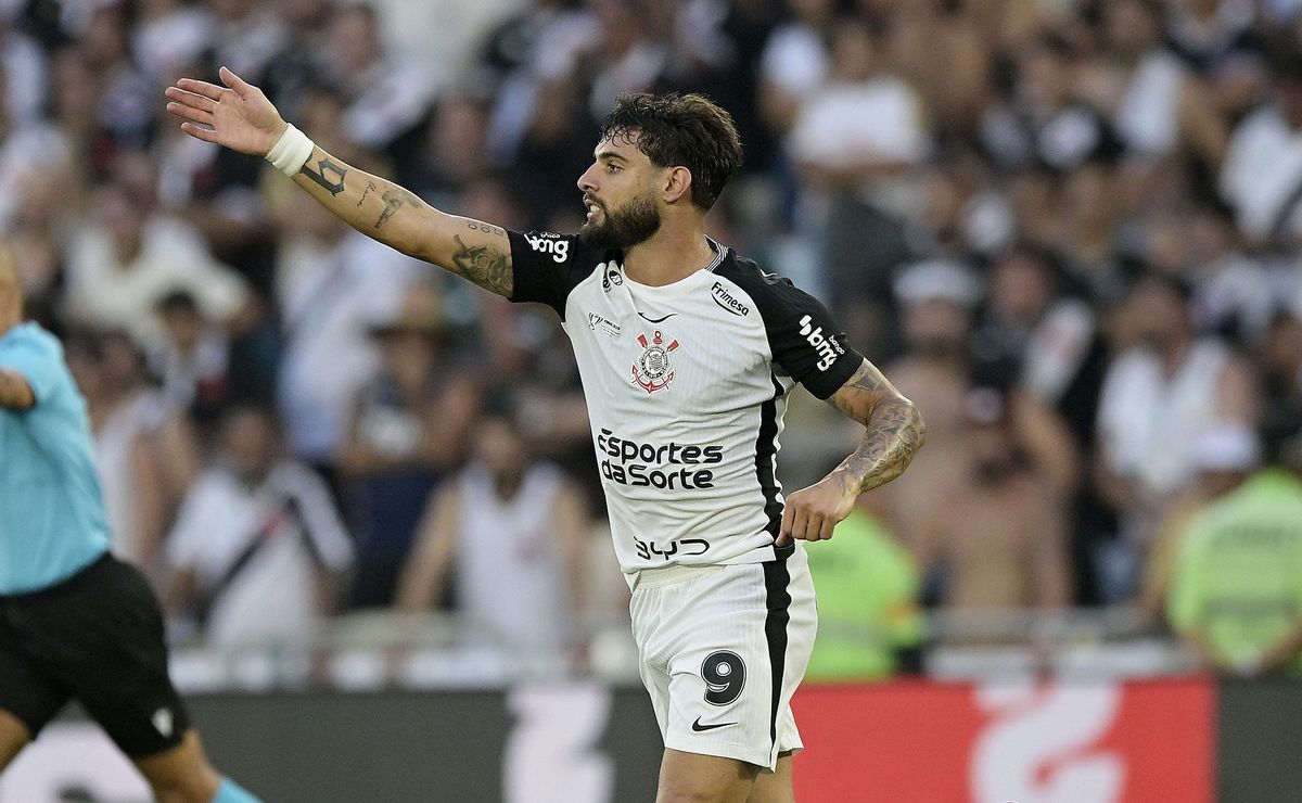 Yuri Alberto e Matheuzinho fazem as pazes após gol do Corinthians diante do Vasco