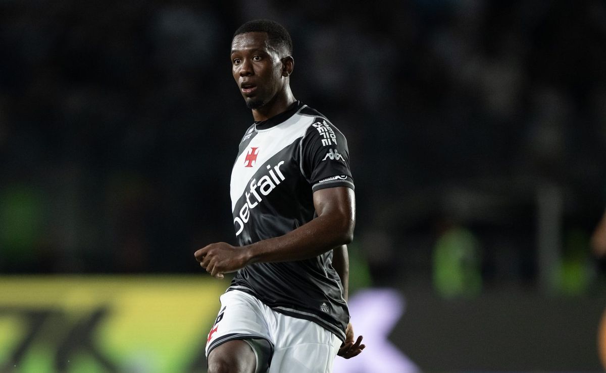 Erro de Cuesta em marcação resulta em gol de Yuri Alberto na final entre Vasco e Corinthians