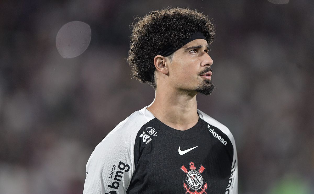 André Ramalho recebe críticas da torcida do Corinthians após empate do Vasco pela Copa do Brasil