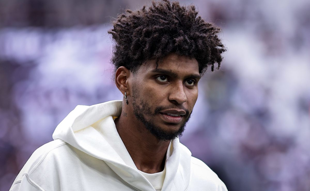 Hugo Souza manda recado para Vegetti e Vasco após título do Corinthians: “Fizeram faixa de campeão”