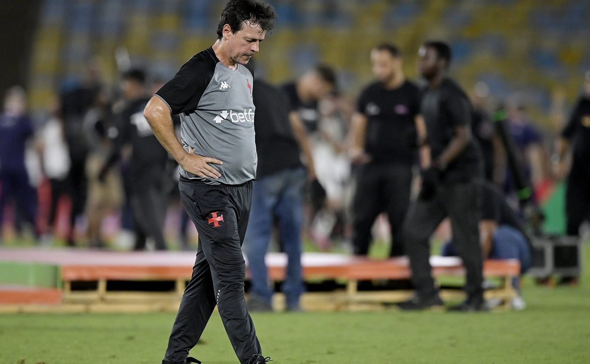 Fernando Diniz pega pesado ao analisar desempenho de Robert Renan em Vasco x Corinthians: “Ele estaria no Barcelona”