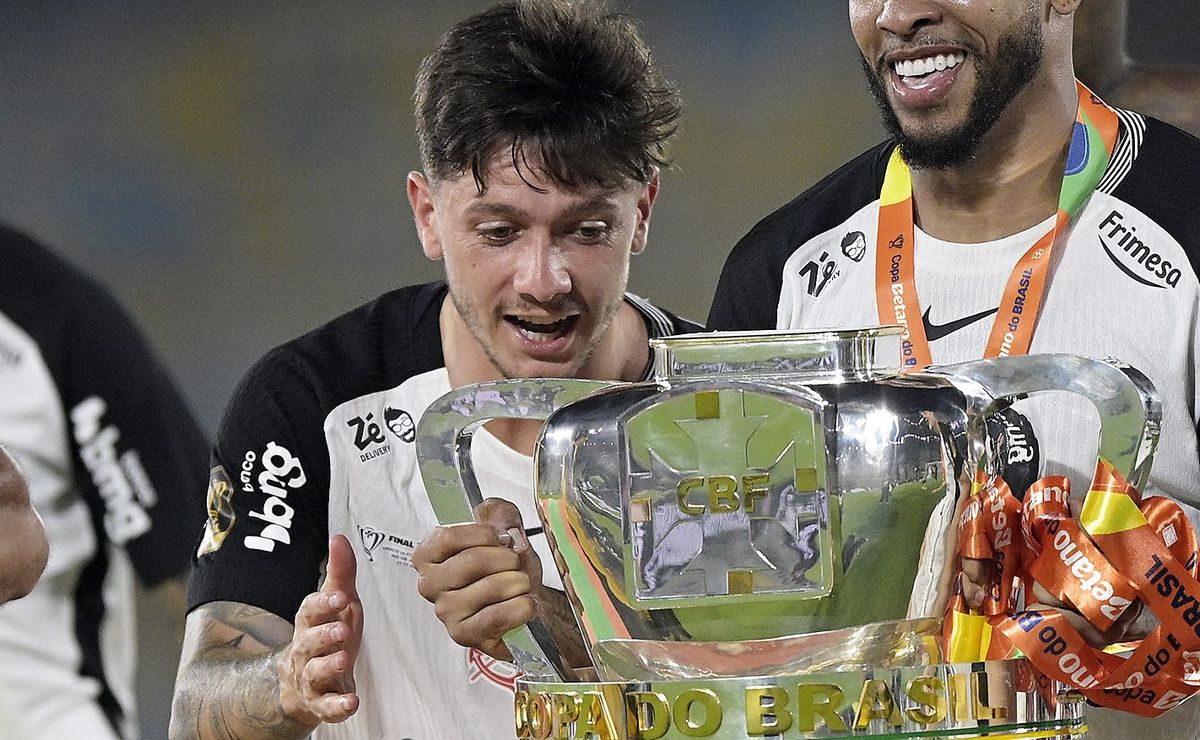 Garro expõe papo forte com Dorival sobre ser reserva em título do Corinthians: “Ele foi leal”