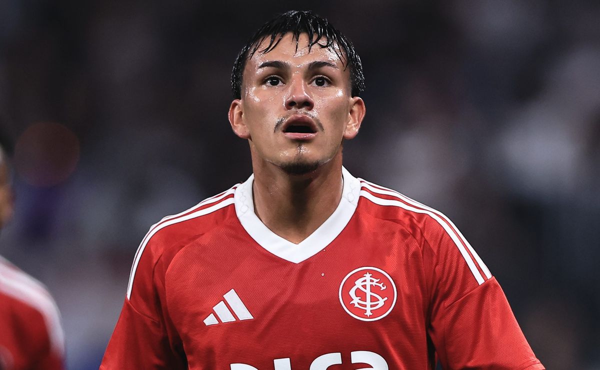 River Plate vai além dos R$ 38,7 milhões por Bernabei e quer turbinar negociação oferecendo dois jogadores