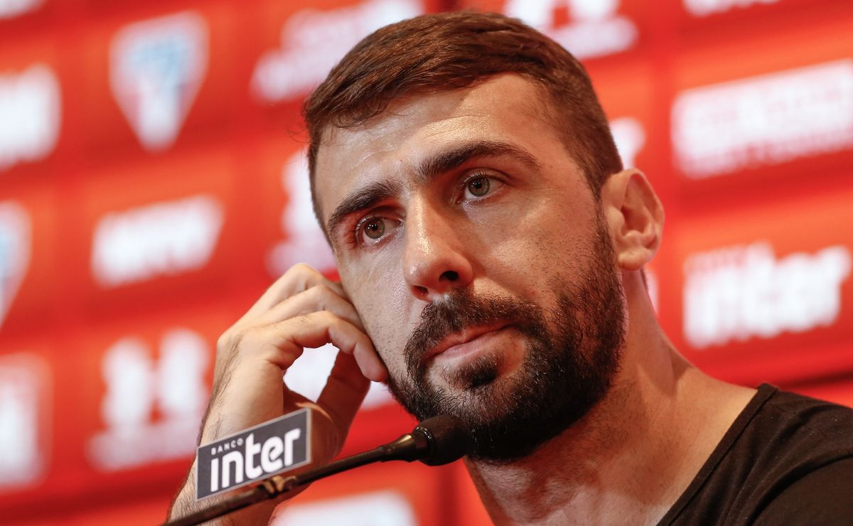 Lucas Pratto voltando ao Brasil tem remotas chances e time inusitado quer atacante ex-Atlético-MG e São Paulo