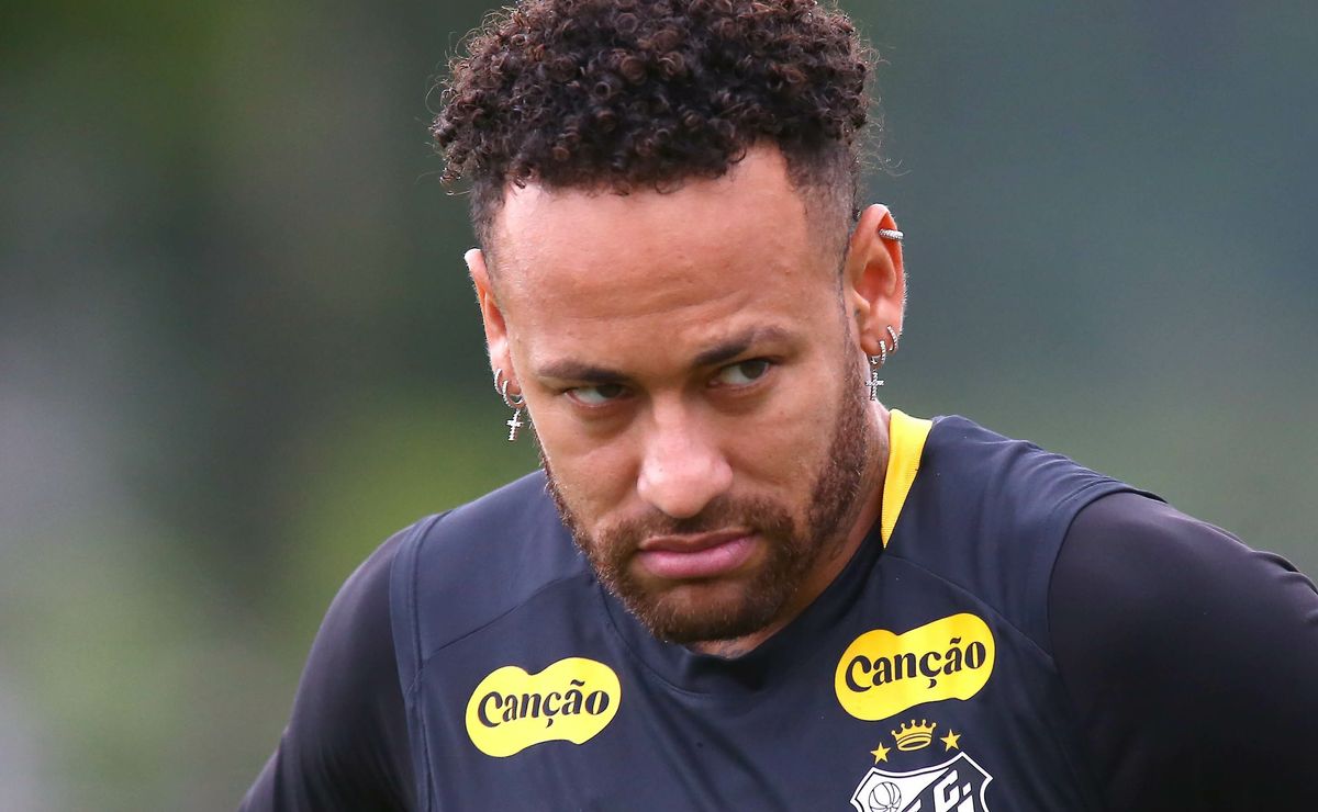Cirurgia de Neymar termina em sucesso e tempo de retorno é estipulado no Santos