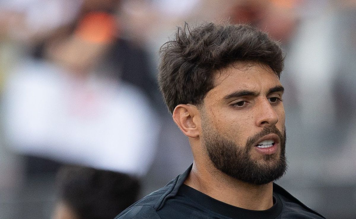 Michael por Yuri Alberto ganha força na web e Flamengo descarta troca de jogadores com o Corinthians