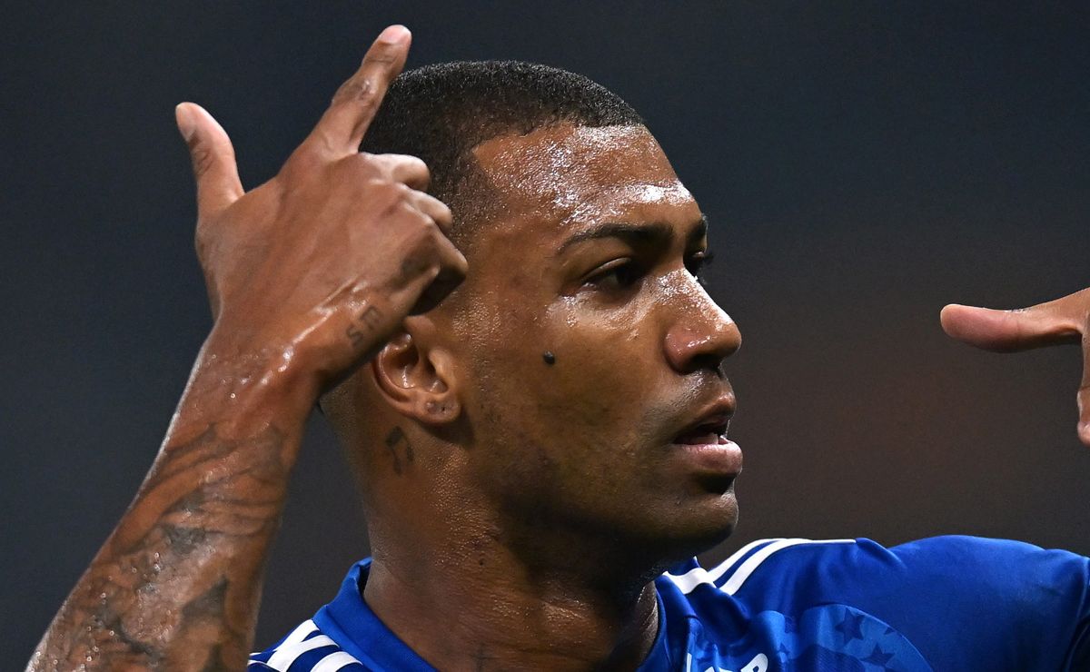 Grêmio avança por Walace, recebe aval de Luís Castro e aguarda resposta do Cruzeiro