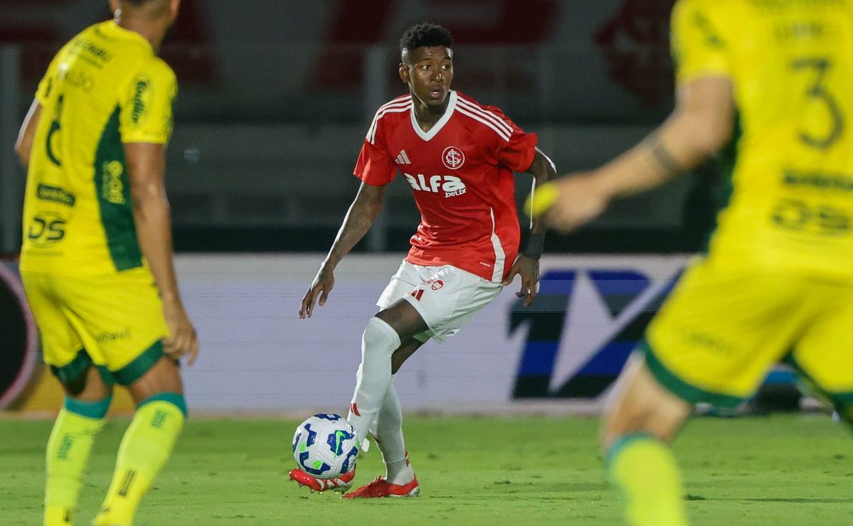 Vitão comunica estafe e Internacional já sabe que zagueiro não irá renovar contrato