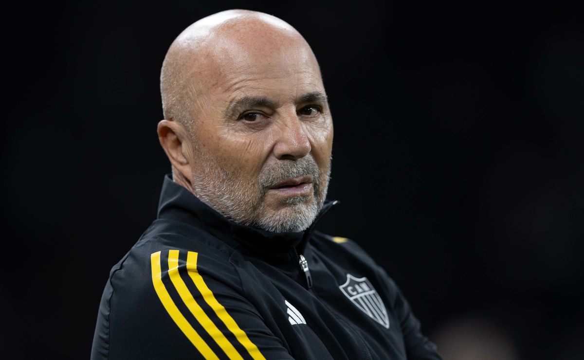 Jorge Sampaoli vê Rony entrar na mira de Bahia e Santos e pode perder o atacante em 2026 