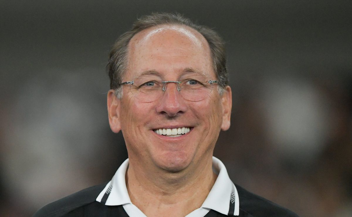 Logo após a chegada de Martín Anselmi, Textor varre o mercado e decide anunciar 3 contratações