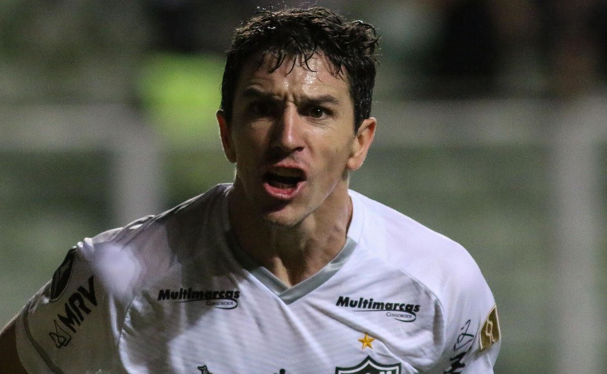 Antigo sonho do Internacional, Nacho Fernández assina com time inusitado da América do Sul