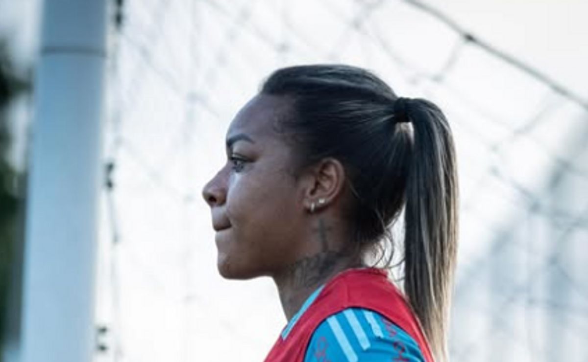 Internacional negocia a contratação de experiente zagueira Sorriso, do Flamengo