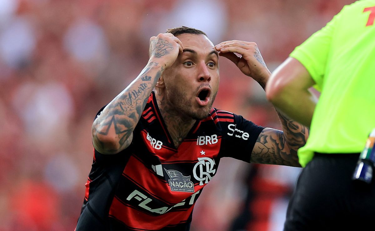 Cruzeiro toma decisão e mira tirar Everton Cebolinha do Flamengo após pedido de Tite e avalia investida no mercado