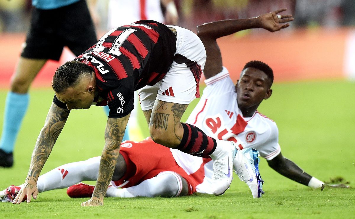 Cruzeiro fecha contrato de 5 anos com Vitão e falta uma condição para fechar negócio