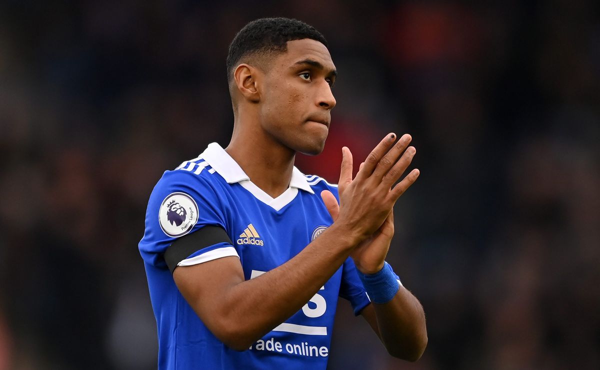 Grêmio prioriza Tetê, mas busca contratar um novo goleiro mesmo com renovação com Grando